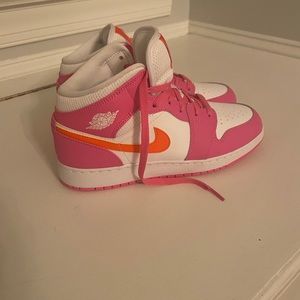 Air jordan 1 mid size 7y (also fits as a womens 9) pinksicle/safety orange/white
